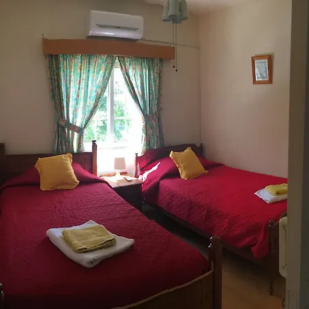 Cozy Holiday Flat In Near Foinikoudes Apartment *