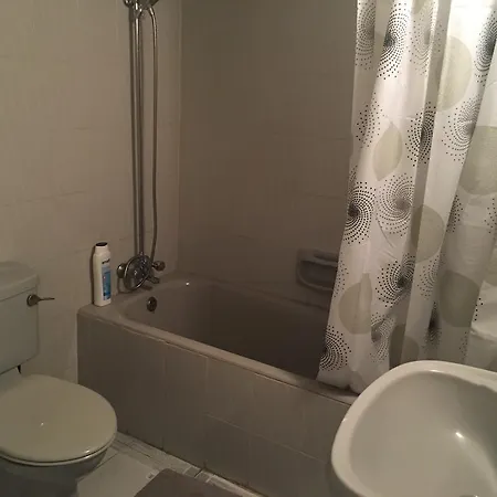 Cozy Holiday Flat In Near Foinikoudes *