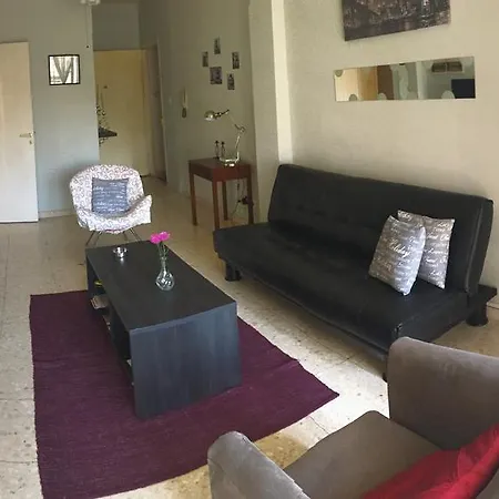 Cozy Holiday Flat In Near Foinikoudes Apartment