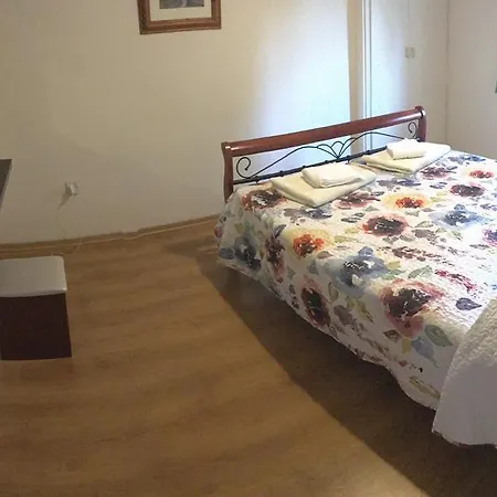 Cozy Holiday Flat In Near Foinikoudes Apartment Larnaca