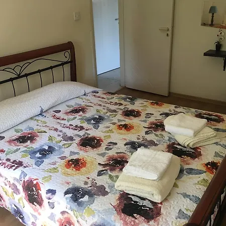 Apartment Cozy Holiday Flat In Near Foinikoudes