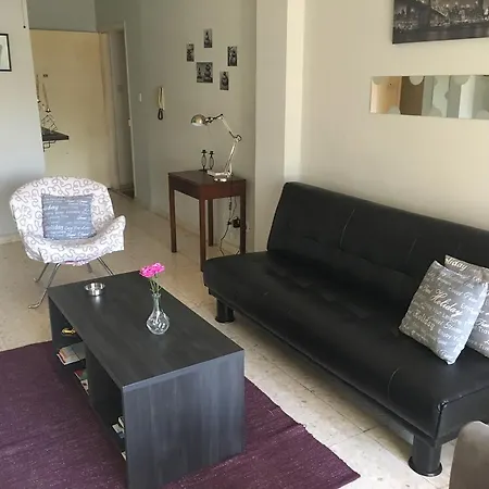 Cozy Holiday Flat In Near Foinikoudes *