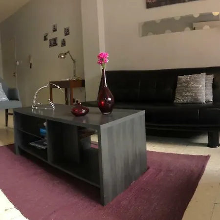 Apartment Cozy Holiday Flat In Near Foinikoudes *